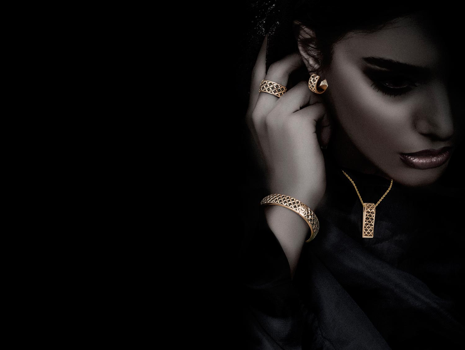 دستبند سیاه قلم