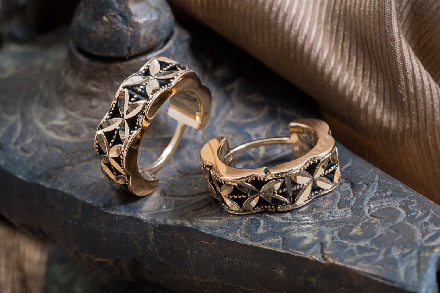 گوشواره سیاه قلم